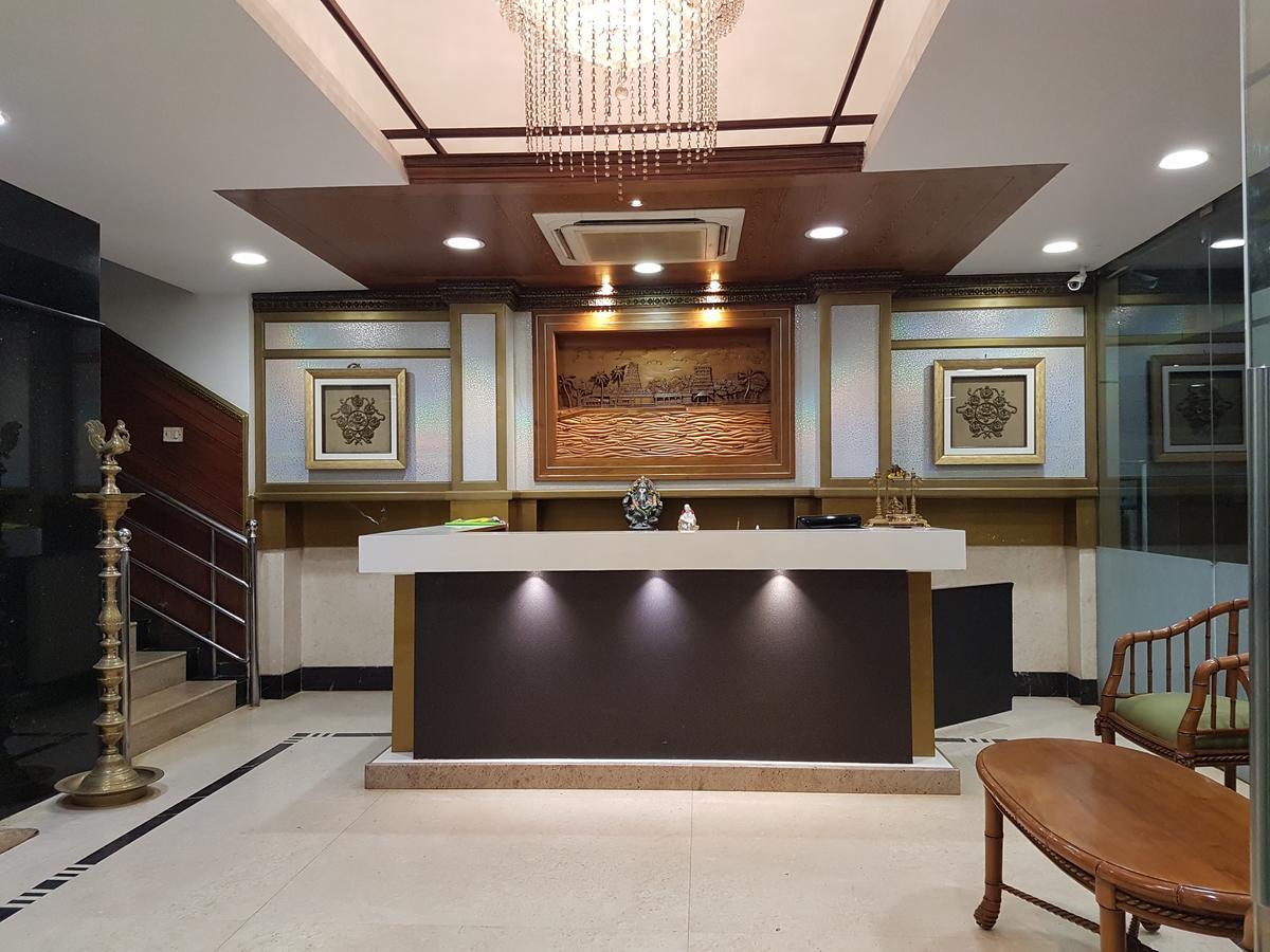 Hotel Subhalakshmi Palace Карайкуди Экстерьер фото