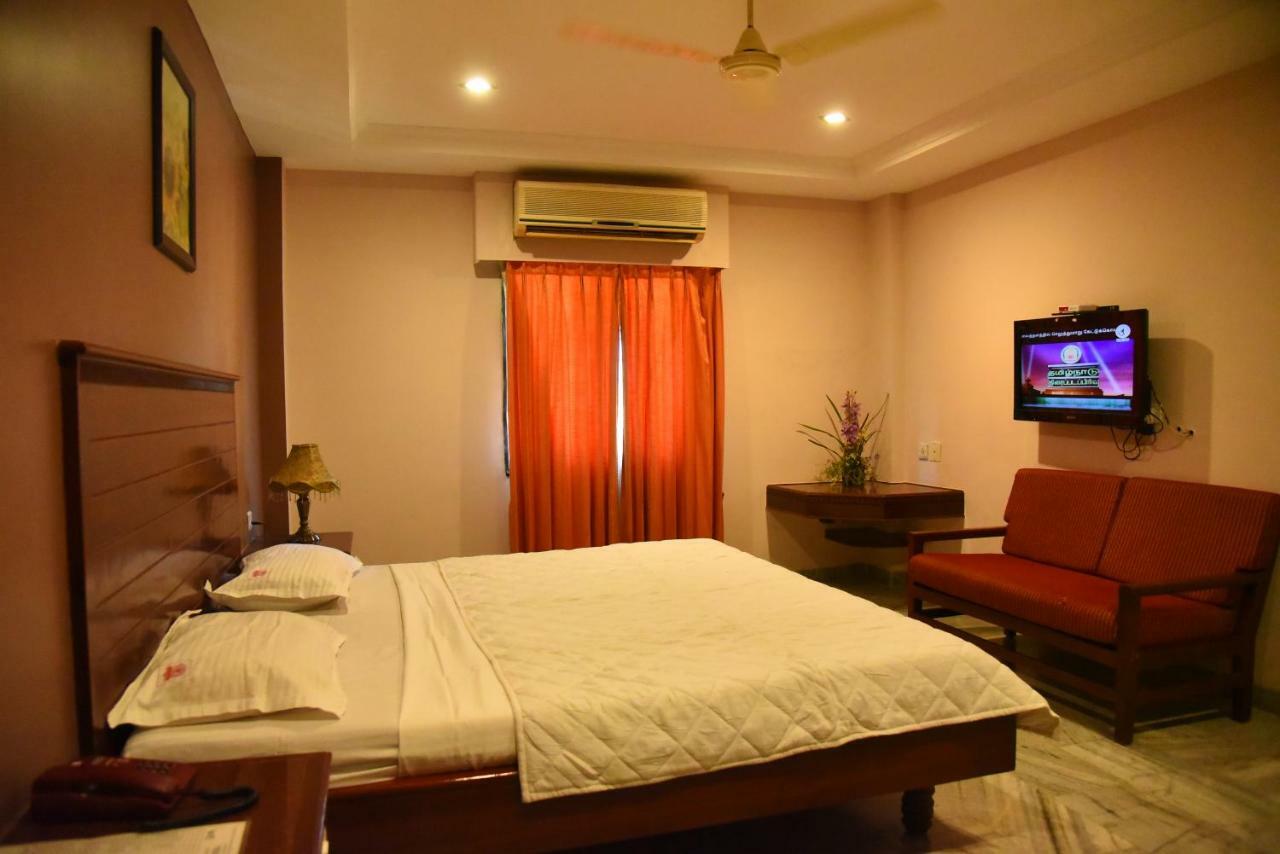 Hotel Subhalakshmi Palace Карайкуди Экстерьер фото
